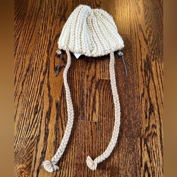 Urban Outfitters Luna Chunky Charm Beanie NWT - Ivory - Picture 5 of 7